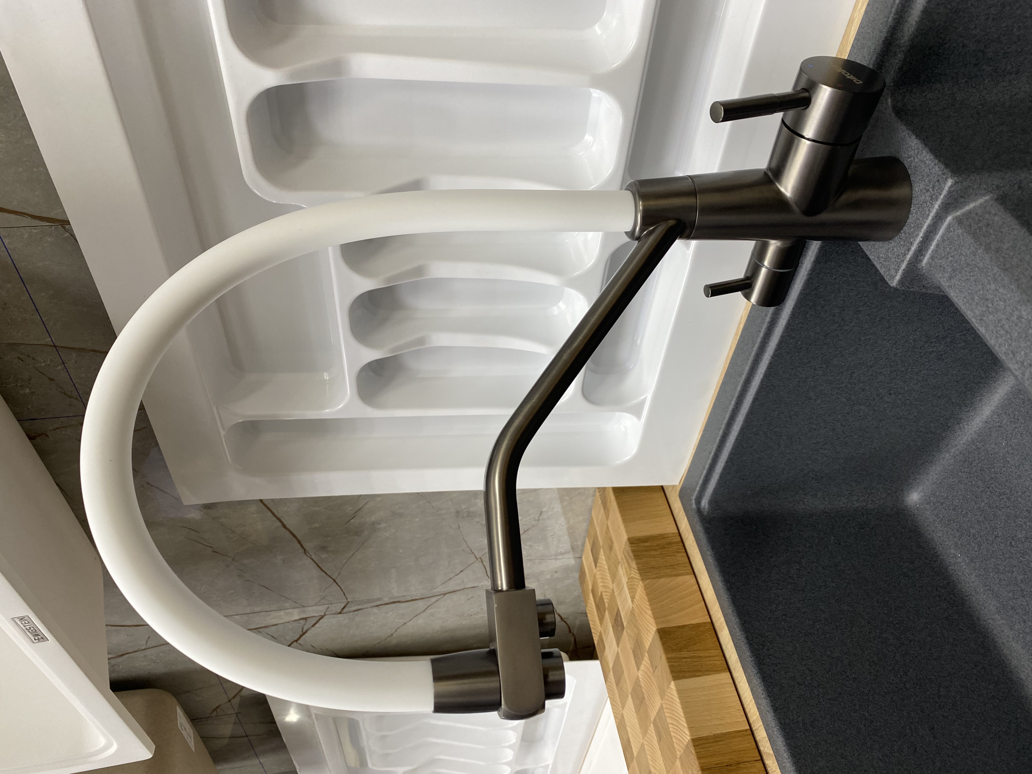 DIKALAN   смеситель для кухни В 404918    графит/белый ////////