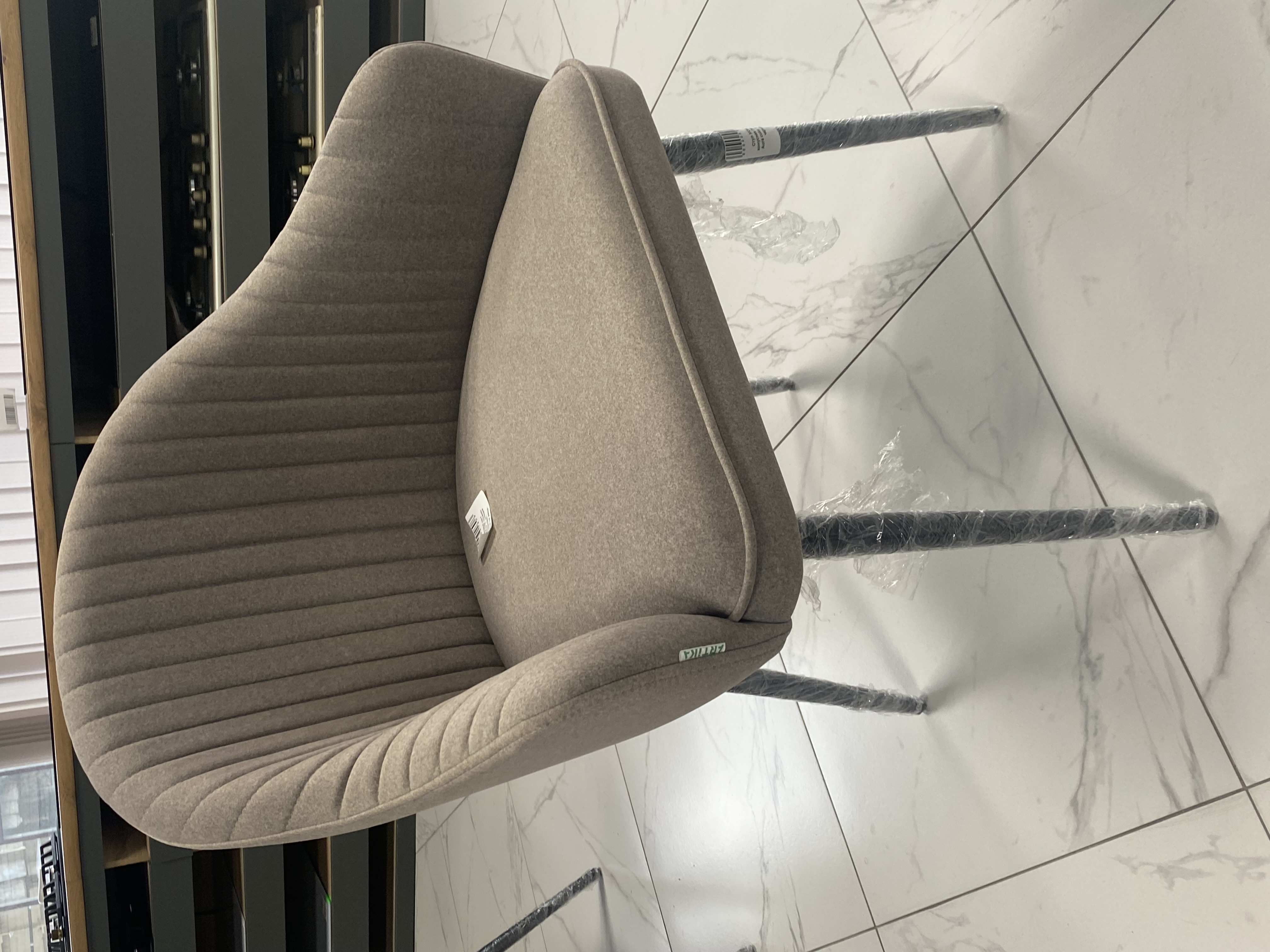 Стул МОНА №1 конусная ПМ (ткань Aura color 1, опора черная)